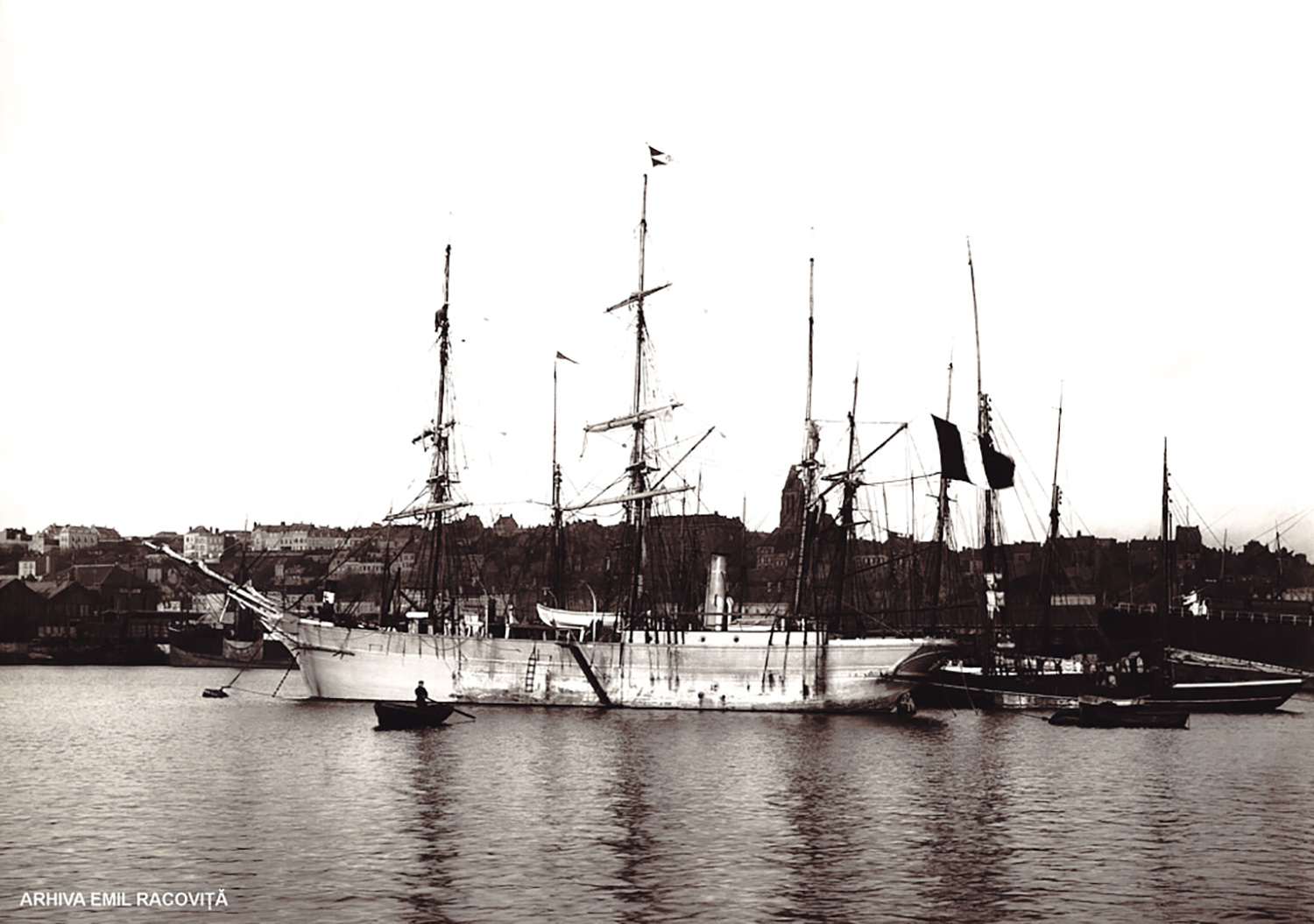 Vasul „Belgica” în rada portului Anvers (probabil, înainte de plecarea în expediţie).